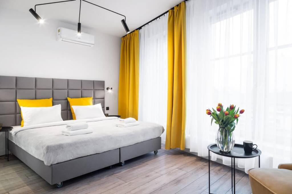 Househost Apartment: Miodowa 42/8B Street كراكوفيا المظهر الخارجي الصورة