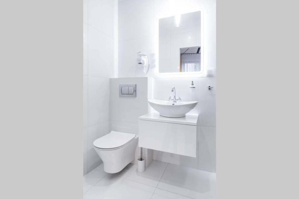 Househost Apartment: Miodowa 42/8B Street كراكوفيا المظهر الخارجي الصورة